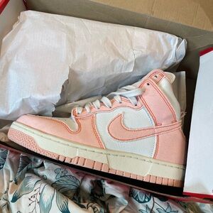 Nike dunks high top